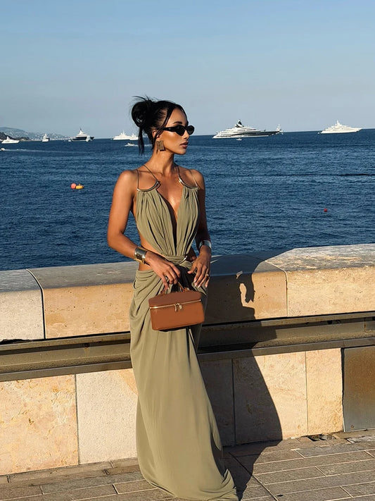 Vestido Feminino Longo com Detalhes Metálicos – Modelo de Alças Finas, Decote V Profundo, Cintura Vazadas, Costas Cruzadas e Estilo Sexy para Praia e Festas
