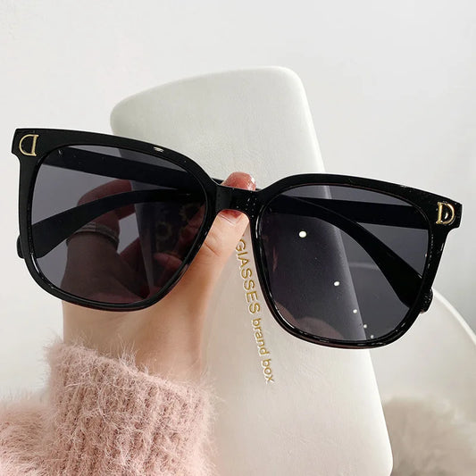 Óculos de Sol Feminino Oversized Fashion – Modelo Quadrado Vintage com Armação Grande e Lentes Degradê