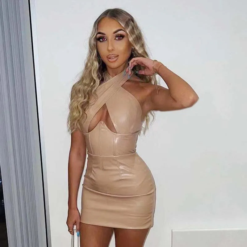 Vestido Feminino Sexy de Couro Sintético – Modelo Ombro a Ombro com Decote Transpassado, Recortes Vazados e Modelagem Justa para Festas e Eventos