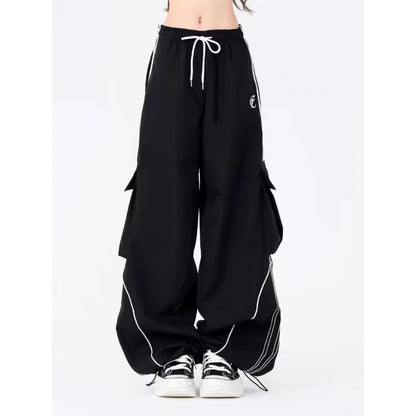 Calça Feminina Cargo Y2K Preta com Listras – Modelo Wide Leg Baggy, Estilo Coreano Streetwear Harajuku e Hip Hop Oversized