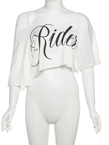Camiseta Feminina NIBBER – Blusa Mini com Estampa de Letras, Gola Assimétrica e Estilo Streetwear Casual para Verão