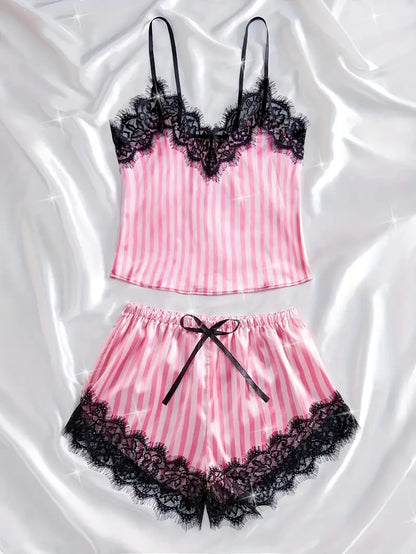 Pijama Feminino de Cetim para Verão – Conjunto com Regata de Alças em Decote V com Renda e Shorts Estampado de Corações ou Listras, Elegante e Confortável