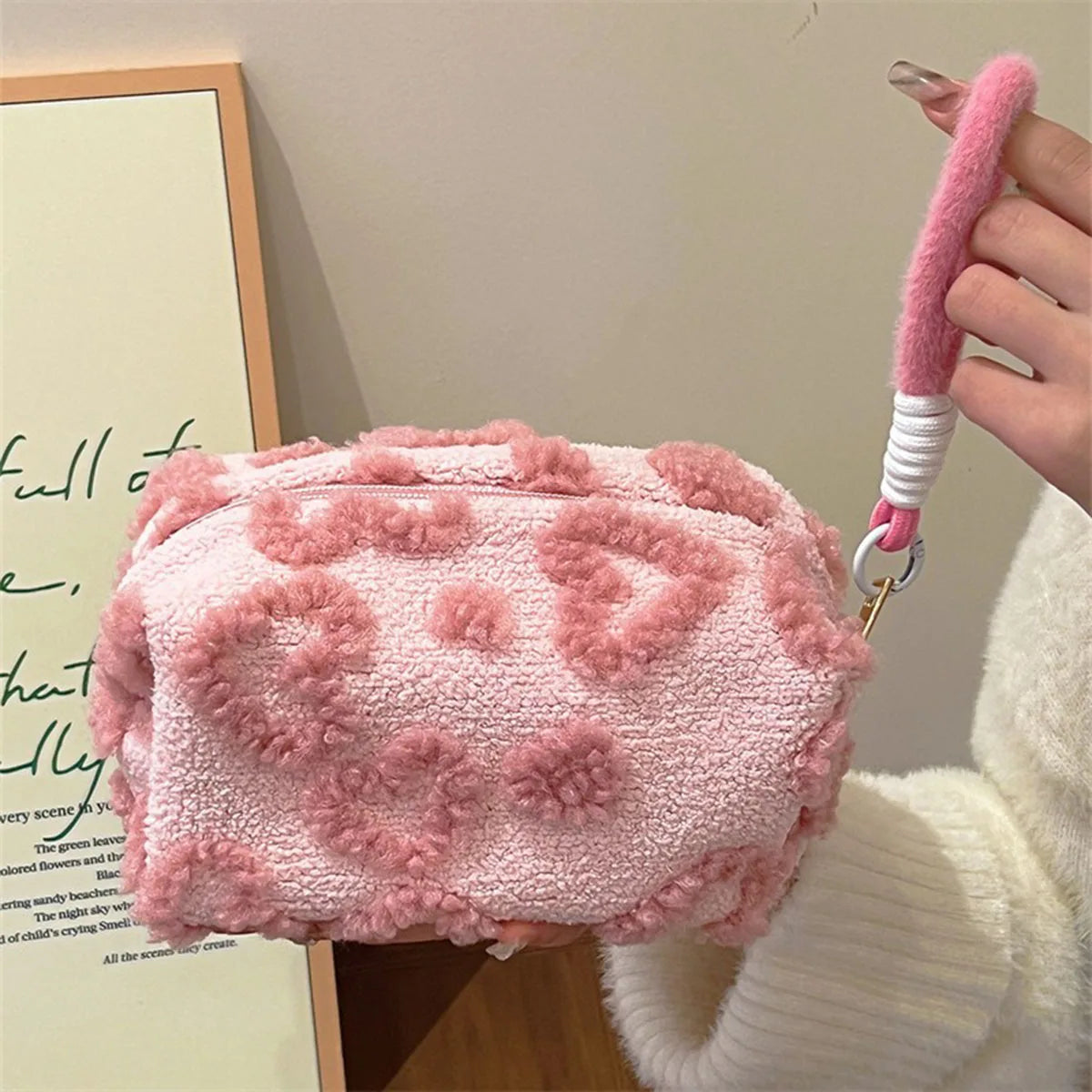 Necessaire de Pelúcia com Alça, Bolsa Organizadora de Cosméticos e Acessórios