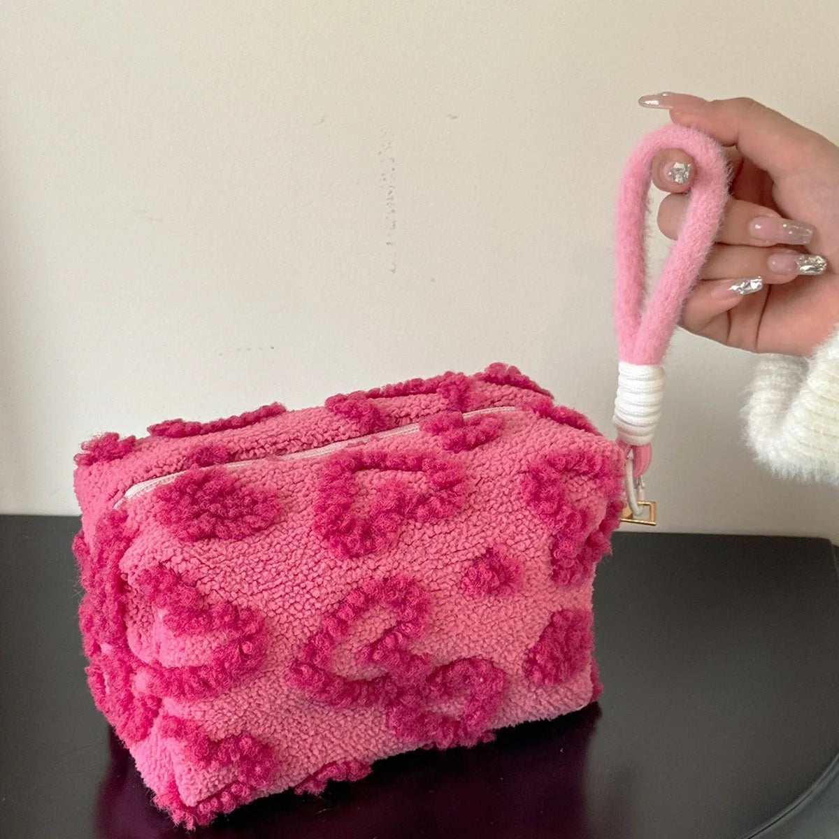 Necessaire de Pelúcia com Alça, Bolsa Organizadora de Cosméticos e Acessórios
