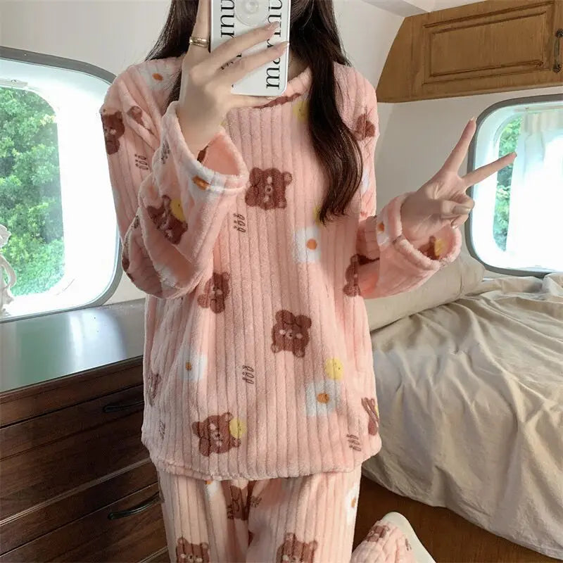 Pijama Feminino de Inverno com Estampa de Ursinho – Conjunto de Flanela Coral Quente e Aconchegante para Casa