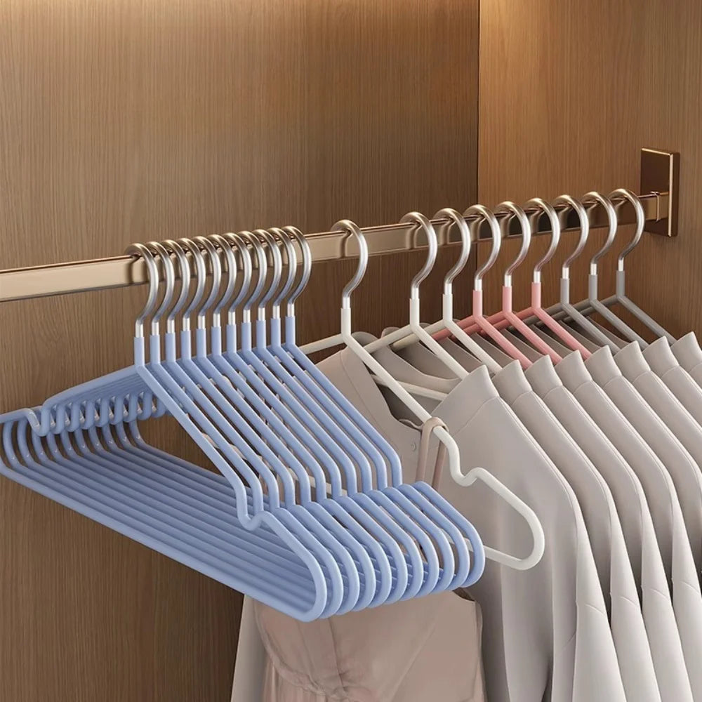 Kit com 20 Cabides de Metal Antiderrapantes para Organização do Guarda-Roupa