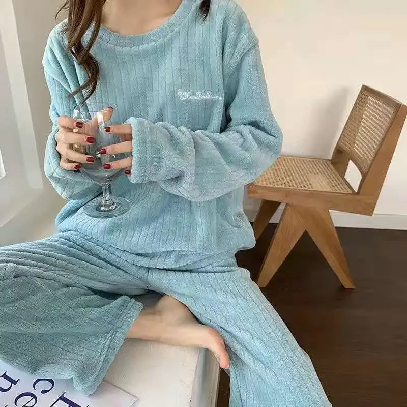 Pijama Feminino de Flanela Plush – Conjunto Térmico em Fleece Coral, Super Quentinho e Confortável para o Inverno