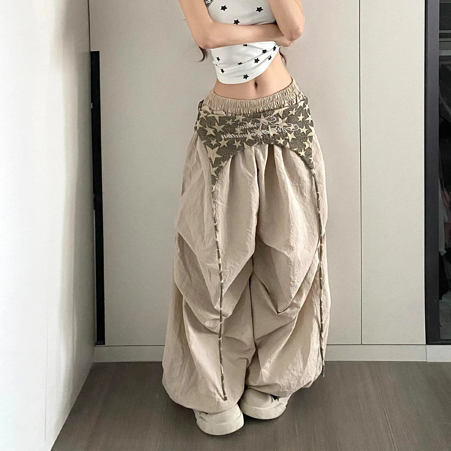 Calça Feminina Cargo Designer – Modelo Leve de Verão com Secagem Rápida, Corte Baggy e Perna Larga Estilo Streetwear para Dança Jazz