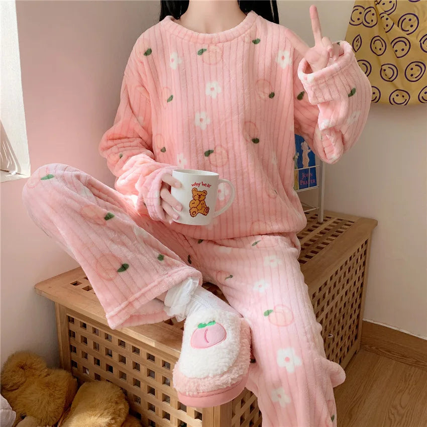 Pijama Feminino de Inverno com Estampa de Ursinho – Conjunto de Flanela Coral Quente e Aconchegante para Casa