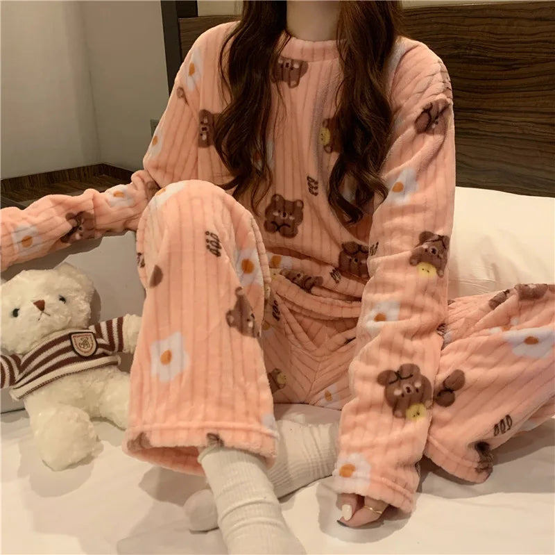 Pijama Feminino de Inverno com Estampa de Ursinho – Conjunto de Flanela Coral Quente e Aconchegante para Casa