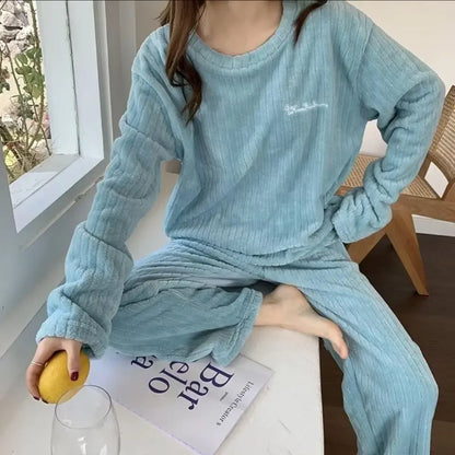 Pijama Feminino de Flanela Plush – Conjunto Térmico em Fleece Coral, Super Quentinho e Confortável para o Inverno