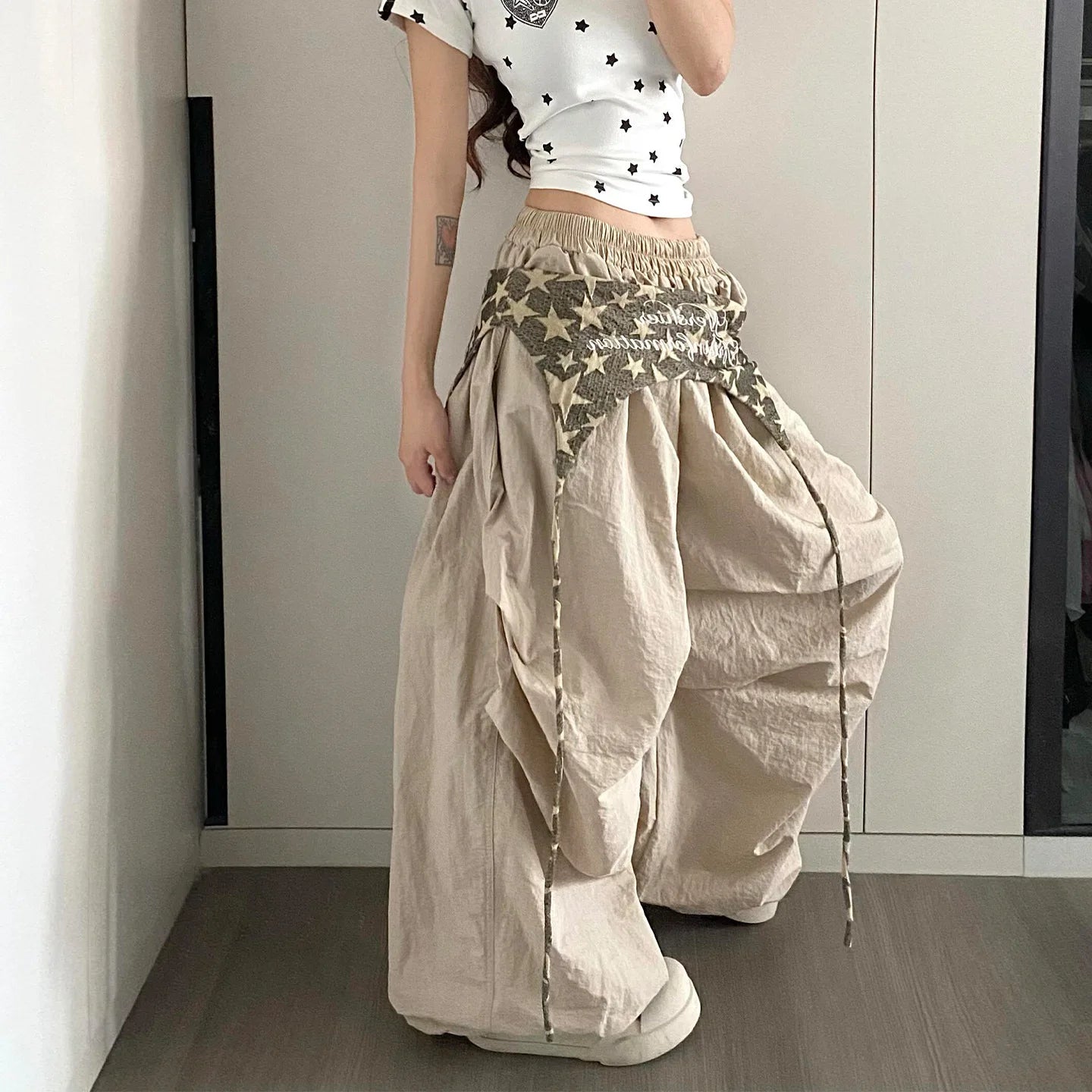Calça Feminina Cargo Designer – Modelo Leve de Verão com Secagem Rápida, Corte Baggy e Perna Larga Estilo Streetwear para Dança Jazz
