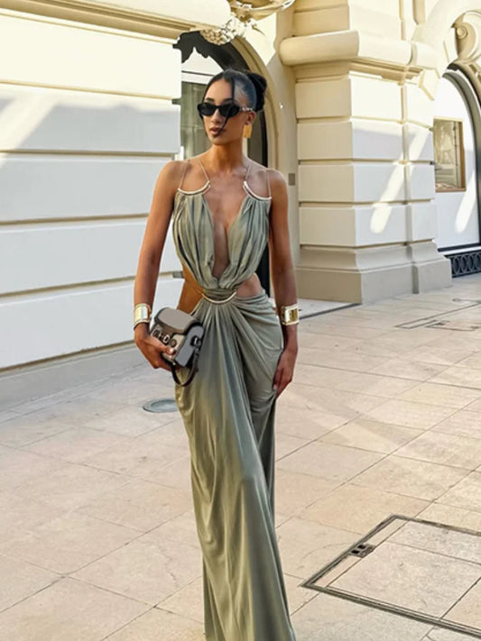 Vestido Feminino Longo com Detalhes Metálicos – Modelo de Alças Finas, Decote V Profundo, Cintura Vazadas, Costas Cruzadas e Estilo Sexy para Praia e Festas
