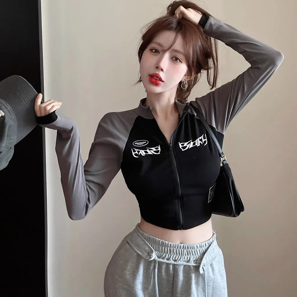 Cropped Feminino Coreano Retrô – Blusa de Manga Longa com Gola Alta, Zíper Curto e Modelagem Justa Estilo Motoqueiro