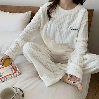 Pijama Feminino de Flanela Plush – Conjunto Térmico em Fleece Coral, Super Quentinho e Confortável para o Inverno