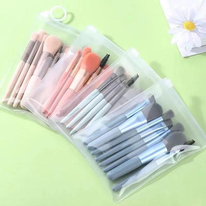 Kit com 8 Pincéis de Maquiagem com Estojo Transparente