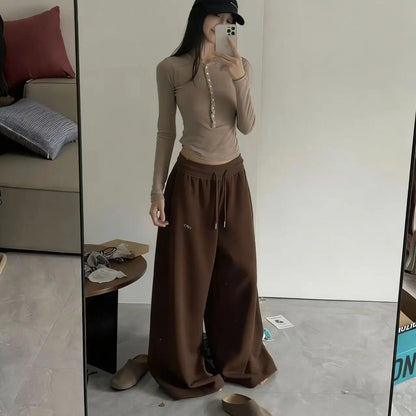 Calça Feminina Cargo Y2K Preta com Listras – Modelo Wide Leg Baggy, Estilo Coreano Streetwear Harajuku e Hip Hop Oversized