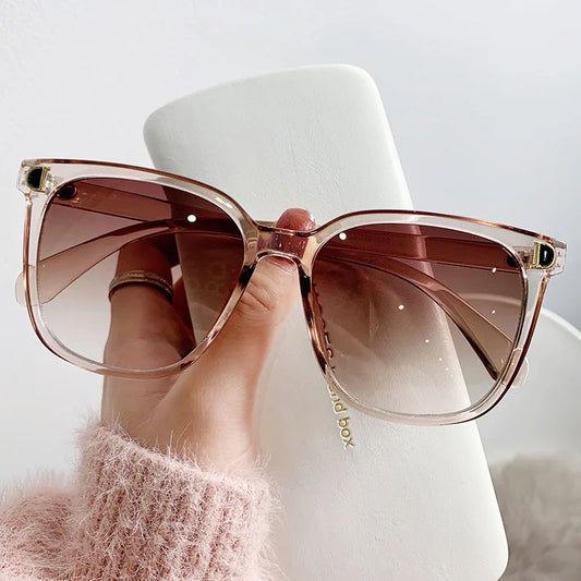 Óculos de Sol Feminino Oversized Fashion – Modelo Quadrado Vintage com Armação Grande e Lentes Degradê