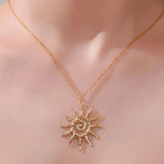 Colar Lucktune Vintage Chic com Pingente de Sol – Colar Espiral Sobrenatural em Aço Inoxidável para Mulheres