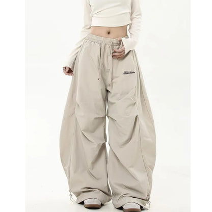 Calça Feminina Cargo Y2K Preta com Listras – Modelo Wide Leg Baggy, Estilo Coreano Streetwear Harajuku e Hip Hop Oversized