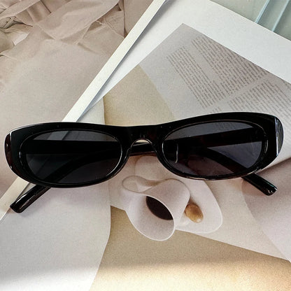 Óculos de Sol Feminino Retrô Oval – Armação Pequena Preta Fashion com Proteção UV400 e Estilo Vintage