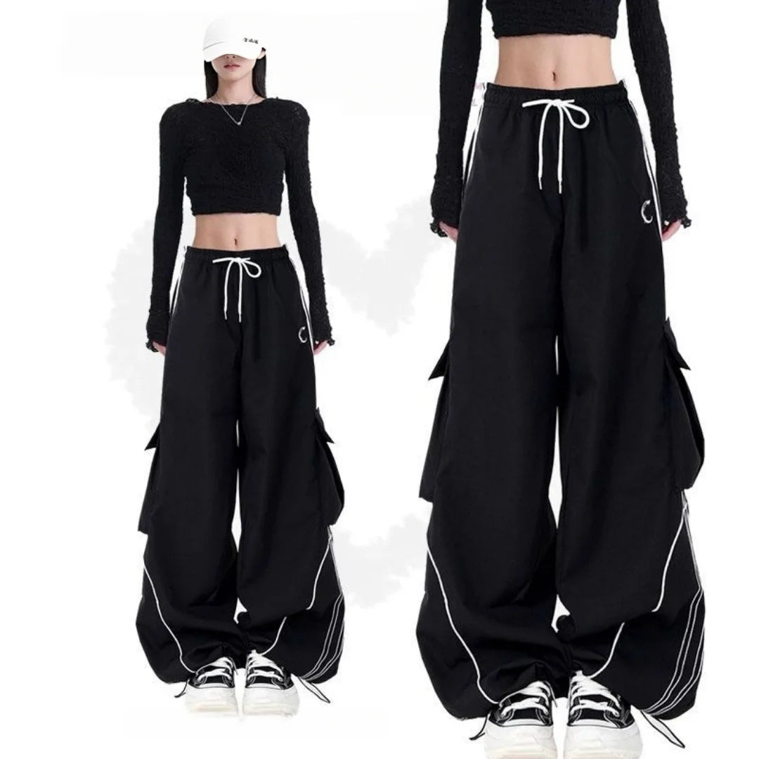 Calça Feminina Cargo Y2K Preta com Listras – Modelo Wide Leg Baggy, Estilo Coreano Streetwear Harajuku e Hip Hop Oversized
