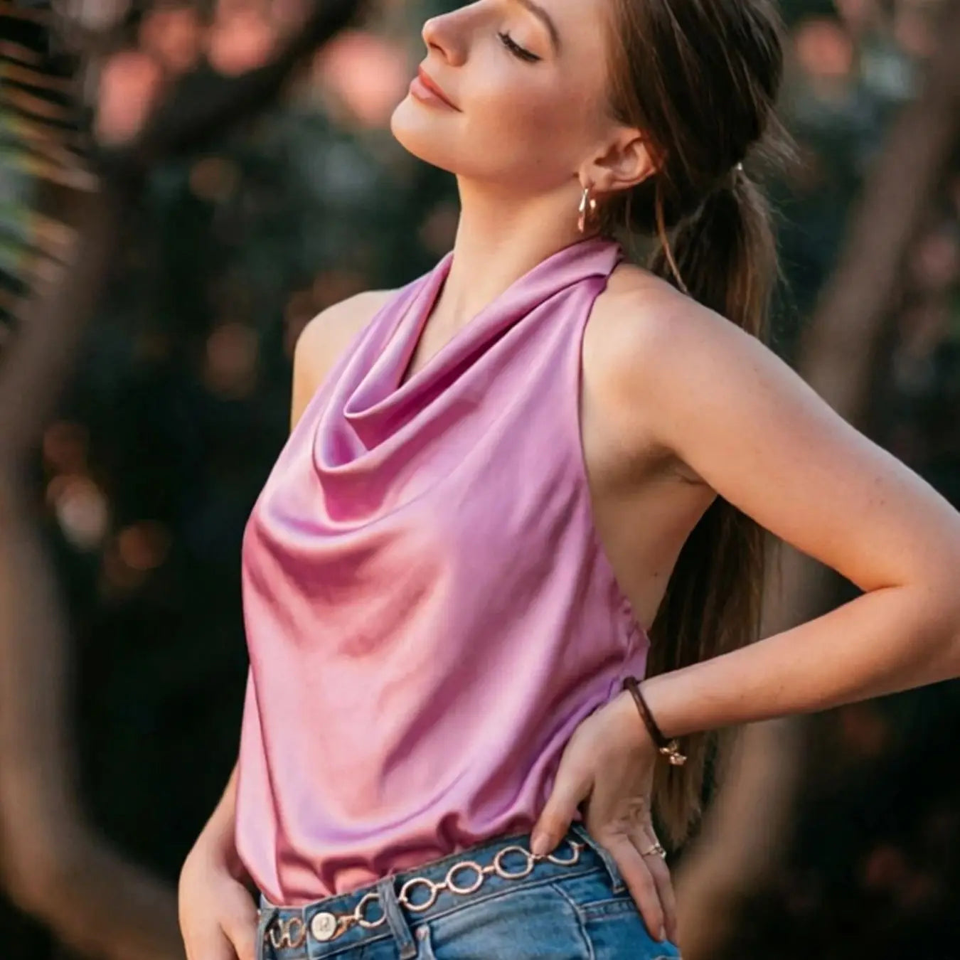 Top Feminino HXAO Y2K – Cropped de Cetim com Decote Halter, Ombros à Mostra e Costas Abertas para Festas e Looks de Verão