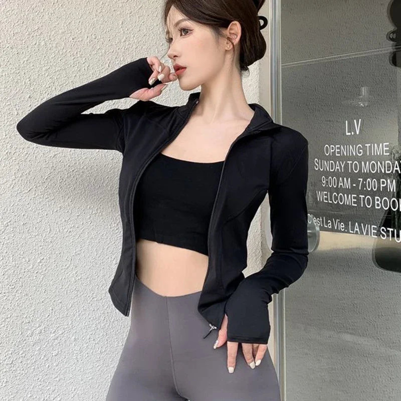 Camiseta Feminina 2026 Slim Fit – Blusa de Manga Longa com Zíper, Modelagem Ajustada, Proteção UV e Estilo Fitness para Yoga