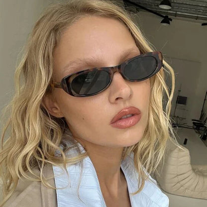 Óculos de Sol Feminino Retrô Oval – Armação Pequena Preta Fashion com Proteção UV400 e Estilo Vintage