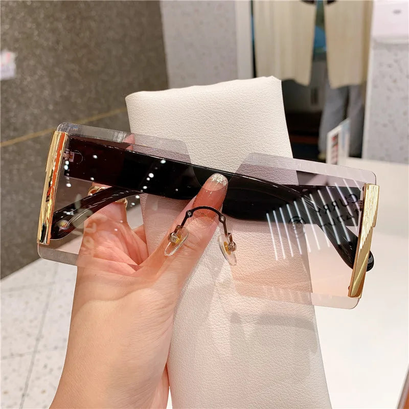 Óculos de Sol Feminino Oversized Sem Armação – Modelo Fashion Retrô com Lentes Degradê e Proteção UV